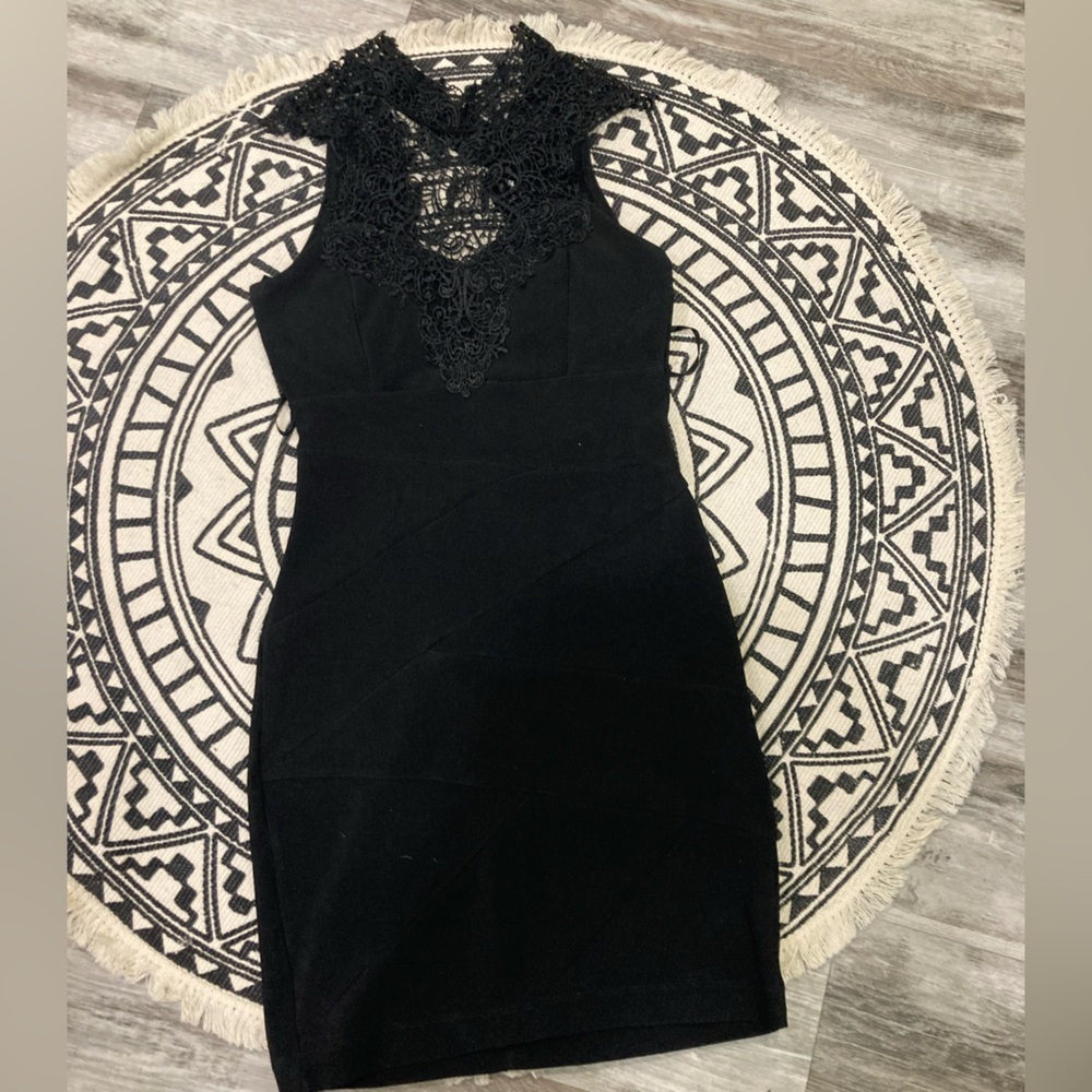 Stunning le chateau black formal dress - Picture 4 of 8